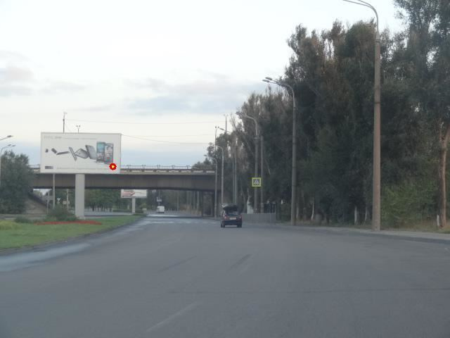 Беклайт 8x4,  Набережная Заводская - Кайдакский мост, разделитель из центра