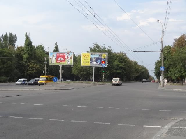 Призма 6x3,  пр.Кирова - пр.Ильича, призматрон в центр справа
