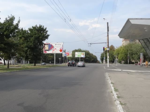 Призма 6x3,  пр.Кирова - пр.Ильича, призматрон перед пр.Ильича, в центр